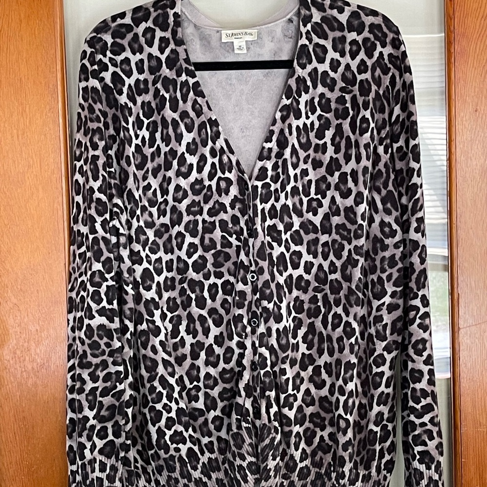 Vintage V-neck cardigan leopard print gray & black 3X - Picture 8 of 9